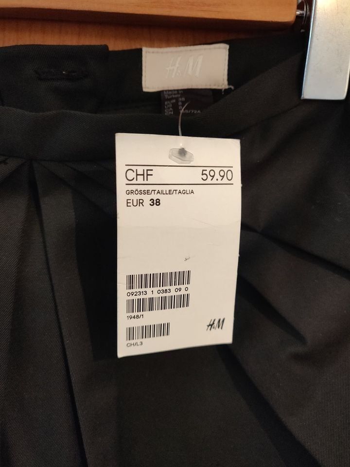 H&M Gonne: Jupe noire et beige neuve H&M – Nuovo (secondo la descrizione) da Colombier VD venduto da jaredein 2