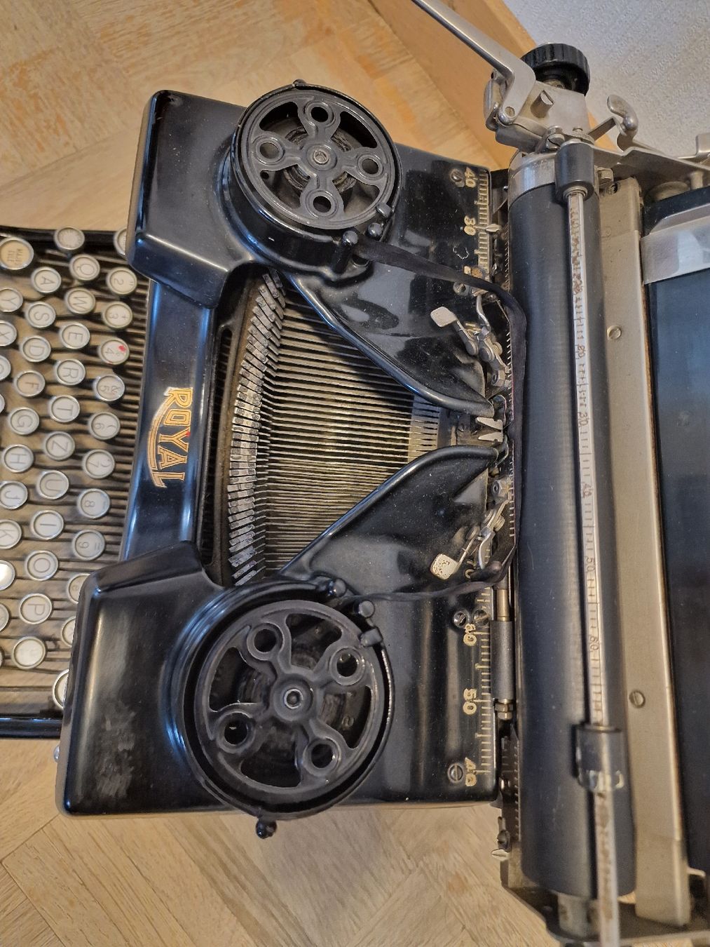 Macchine da scrivere: Machine à écrire ROYAL ancienne bon état – Usato da La Chaux-de-Fonds venduto da Ric_m628 1