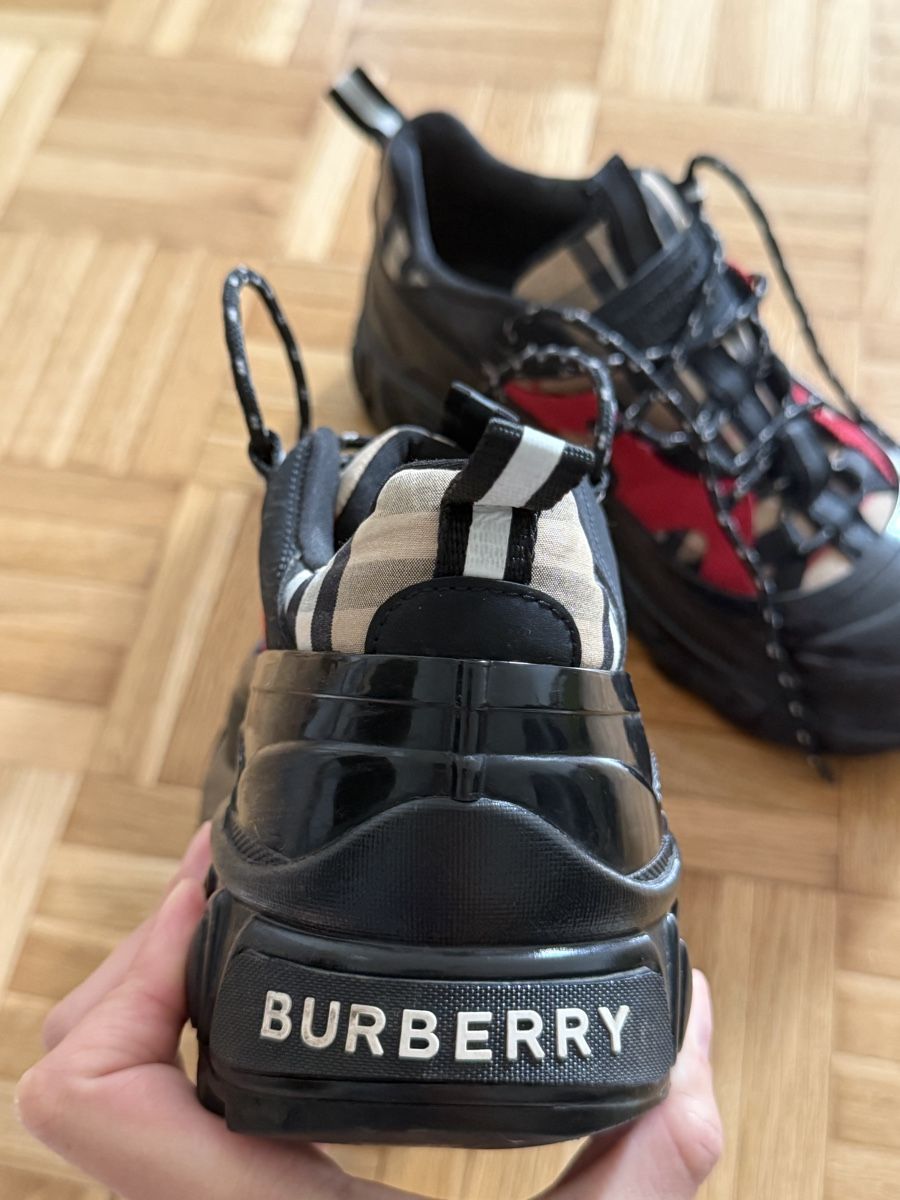 Burberry Chaussures femmes: Burberry,37 – D'occasion à Schaffhausen par Nadiuna 2