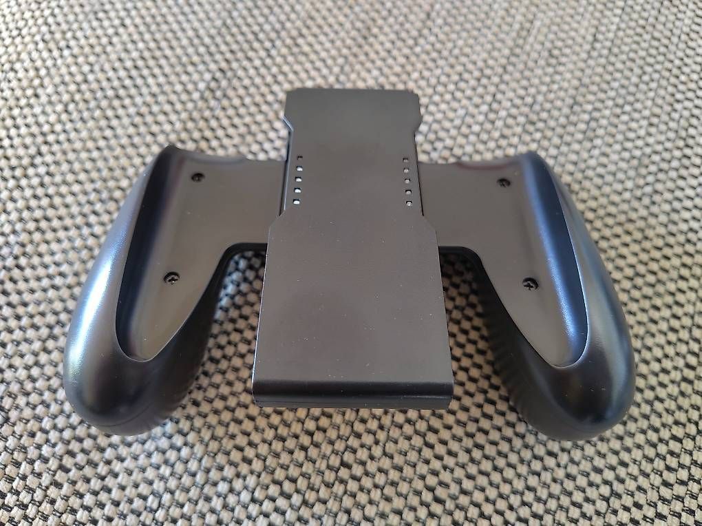 Controller: NEU: Grip für Nintendo Switch Joy Con – Nuovo e nell'imballaggio originale da Wohlen AG venduto da gnabbr