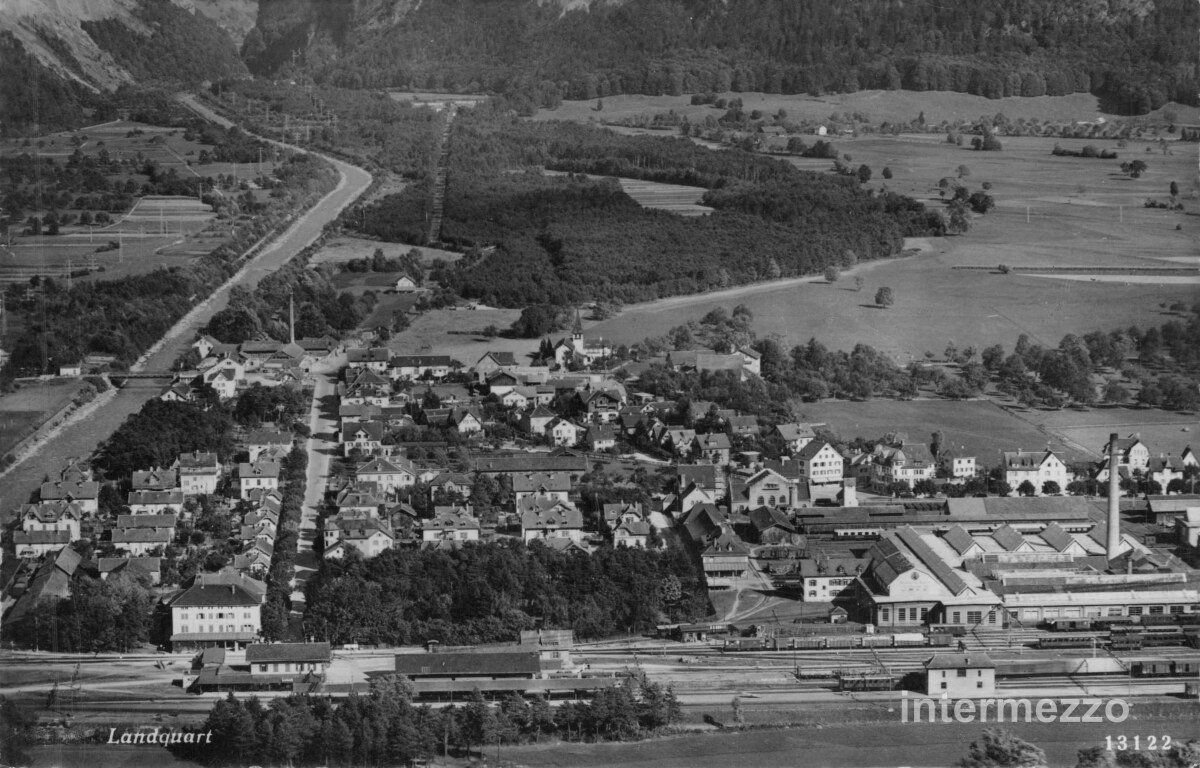 Cartoline postali: Landquart GR // 1947 Flugbild Bahnhof // Sommer – Usato da Basel venduto da intermezzo12