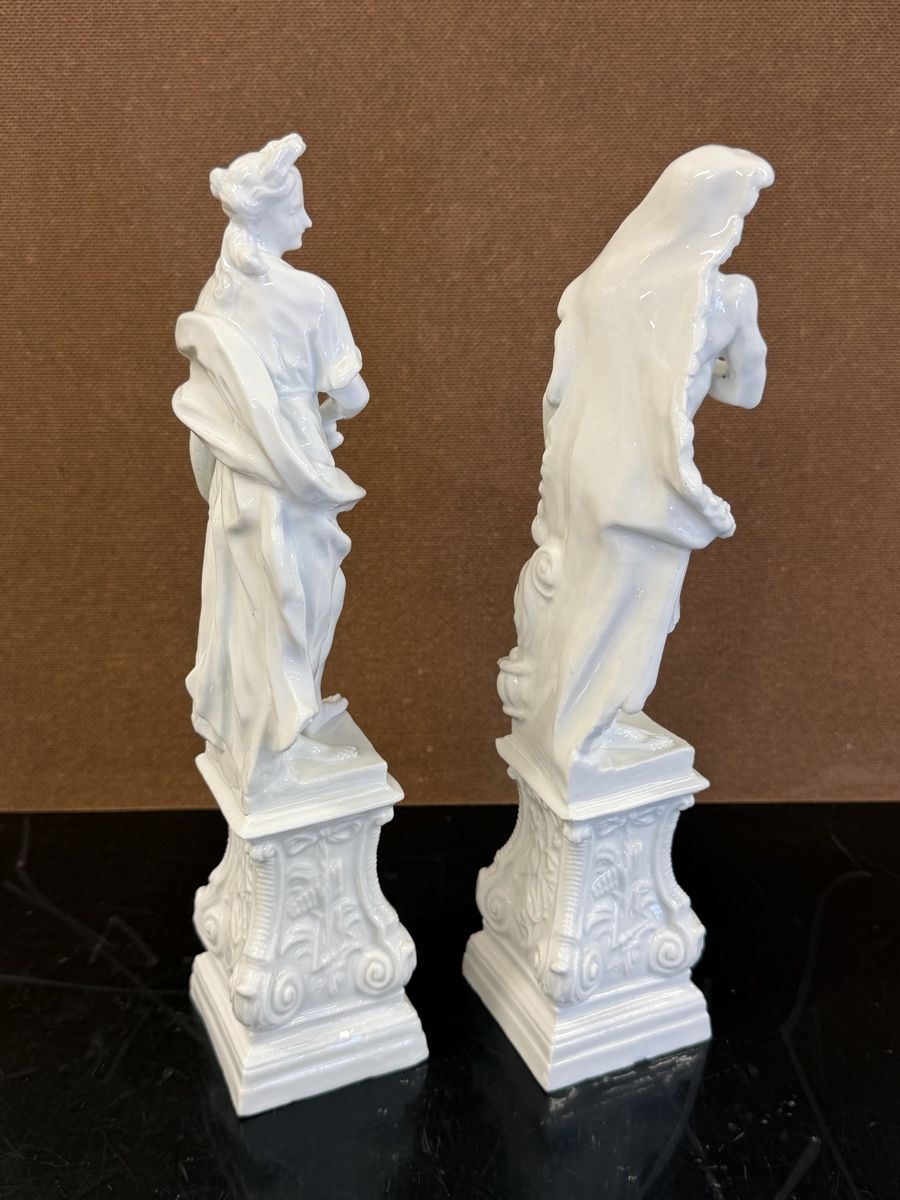 Statuette: 2 statuettes en porcelaine – Usato da montreux venduto da Always-Good 8