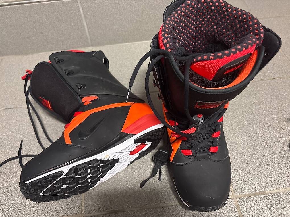 Chaussures hommes: Nike Snowboard Schuhe 43 – D'occasion à Winterthur par a3-phil 1