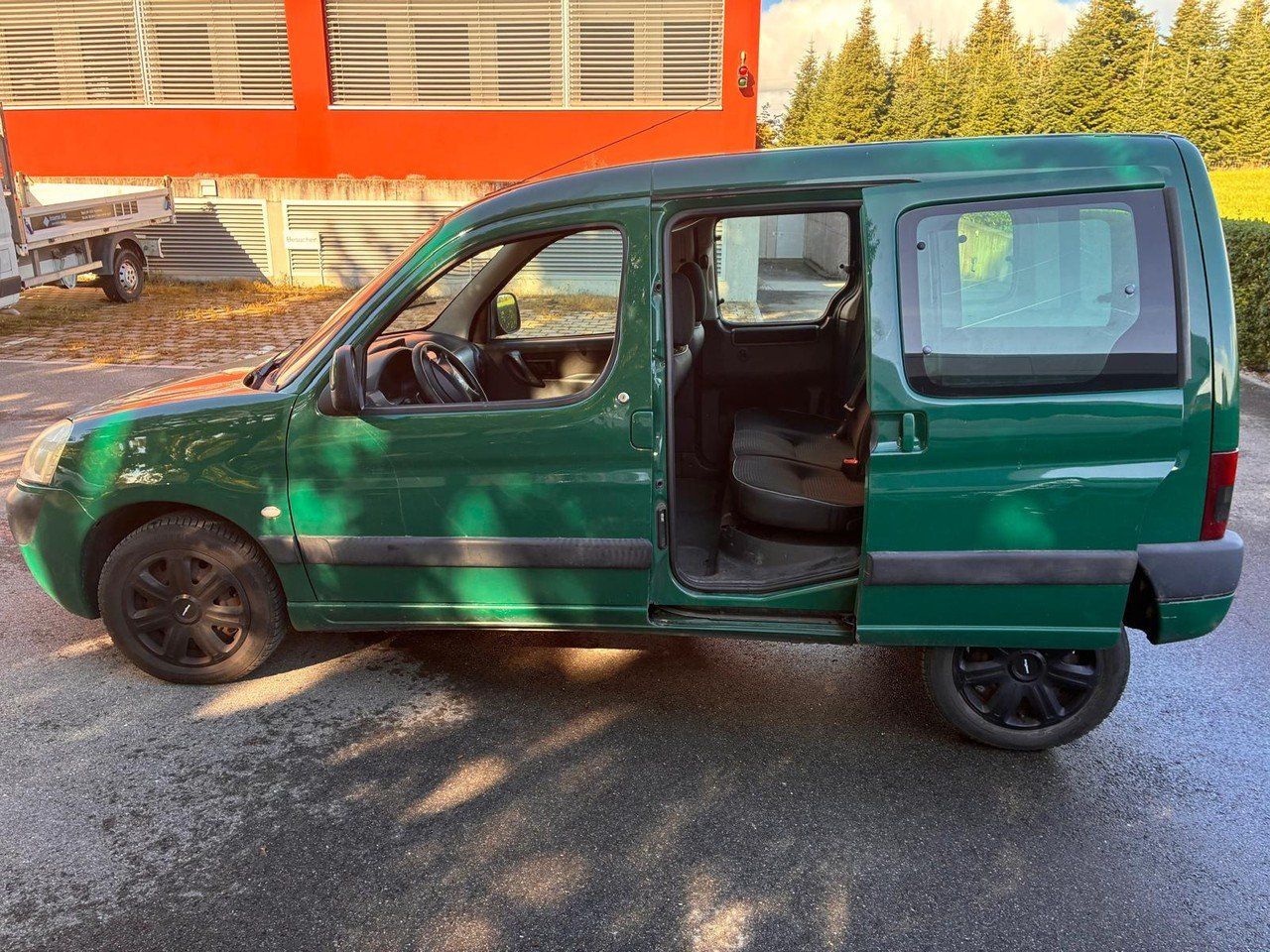 Peugeot Autos: PEUGEOT Partner 1.6 XT – Gebraucht aus Hünenberg von Auto-Klinik01 9