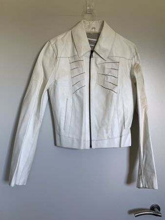 Veste en cuir blanc tachetée, taille 46 italienne