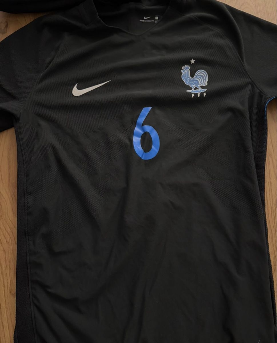 Canottiere & Pantaloni: Maillot FFF Paul Pogba original – Usato da Biel/Bienne venduto da thethe19