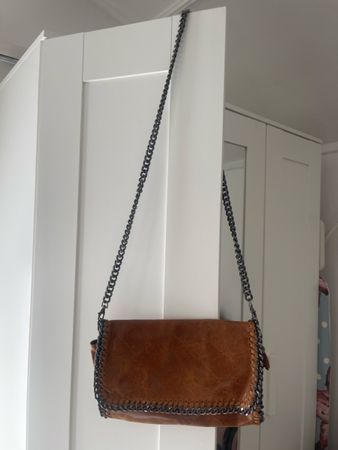 Umhängetasche Leder braun mit Kette guter Zustand