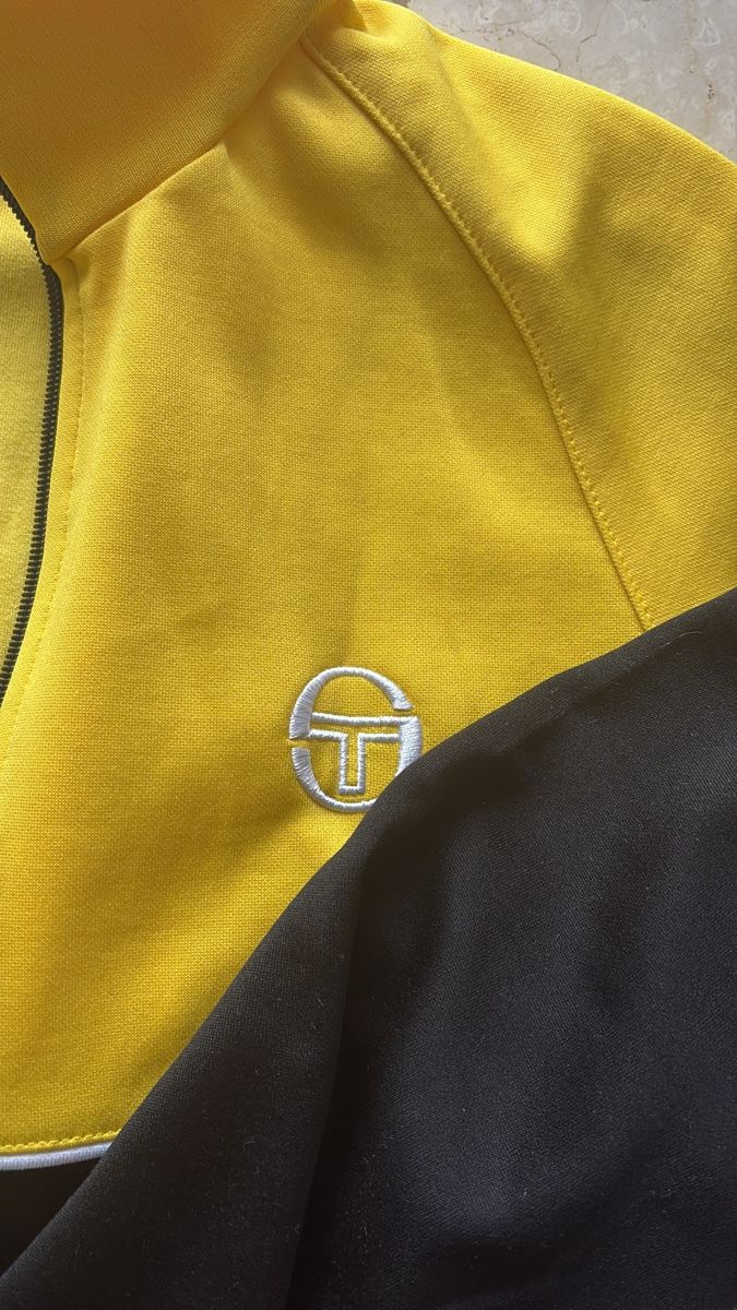 Giacche: Sergio Tacchini Trainingsjacke Schwarz/Gelb Grösse M – Usato da Langnau am Albis venduto da Javi8 2