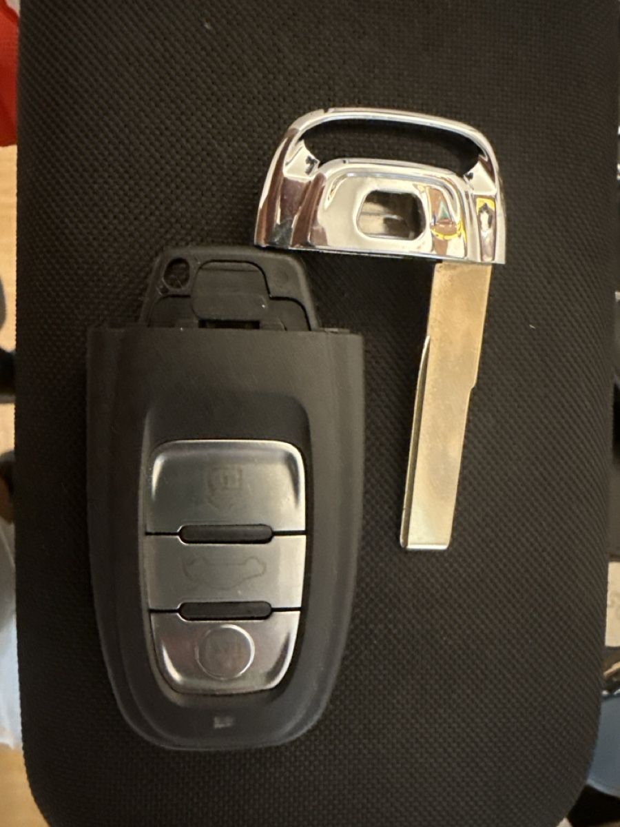 Audi Schlüssel: Audi Schlüssel Leer rohling mit Chip  – Neu (gemäss Beschreibung) aus Grenchen von Leonardo29
