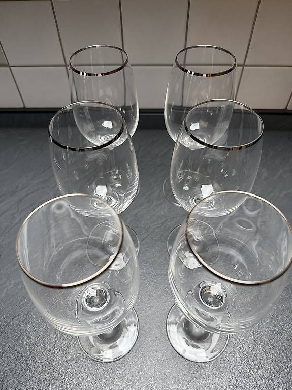 Bicchieri: Edle Rotwein-Gläser mit Platinrand – Nuovo e nell'imballaggio originale da Amsoldingen venduto da TomBooker