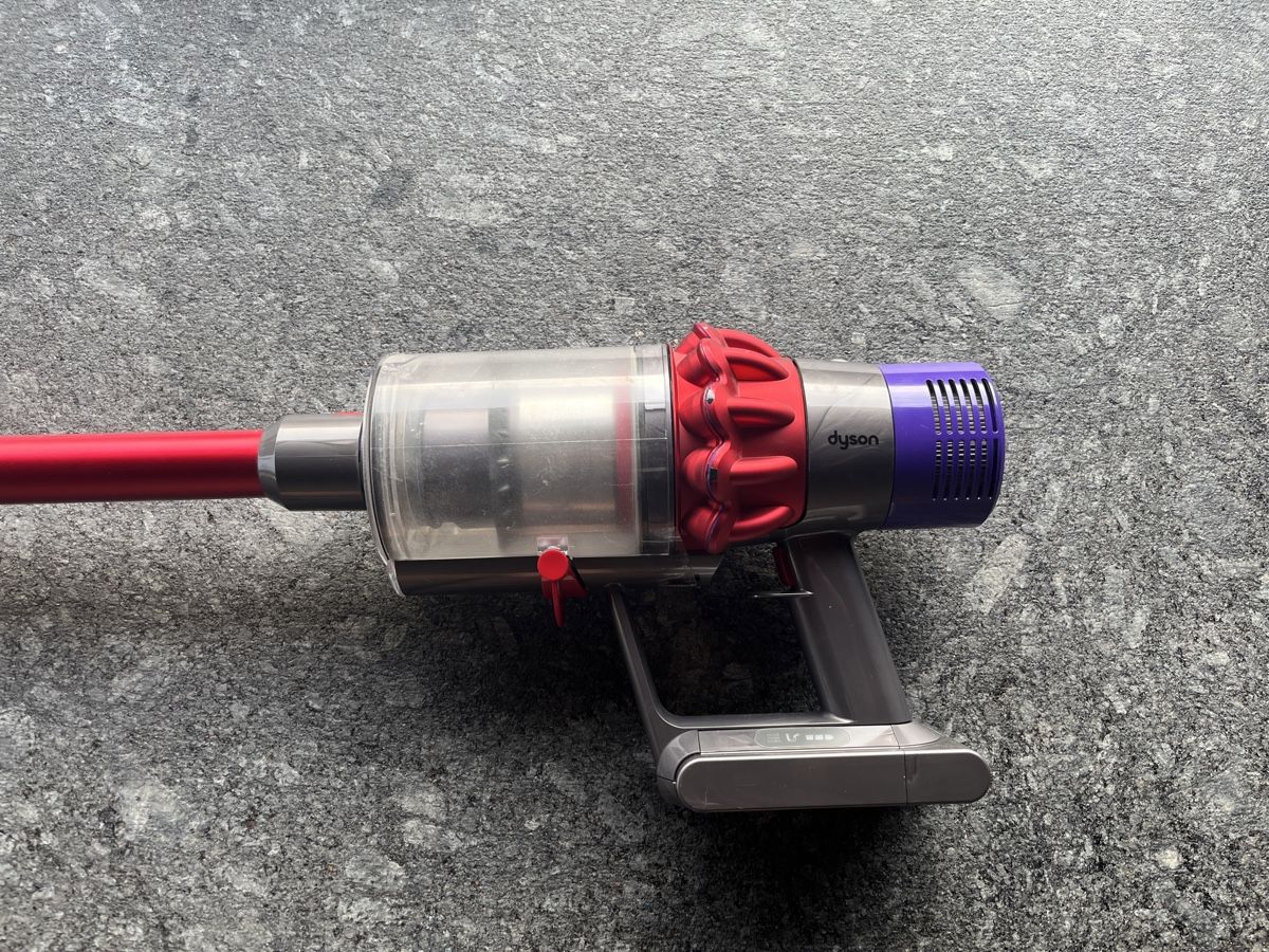 Dyson Staubsauger & Zubehör: Dyson V10 Staubsauger Defekt  – Defekt aus Widnau von huno01 2