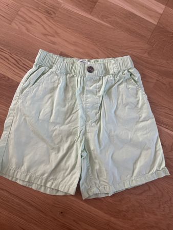 Kinder Shorts hellgrün Grösse 134