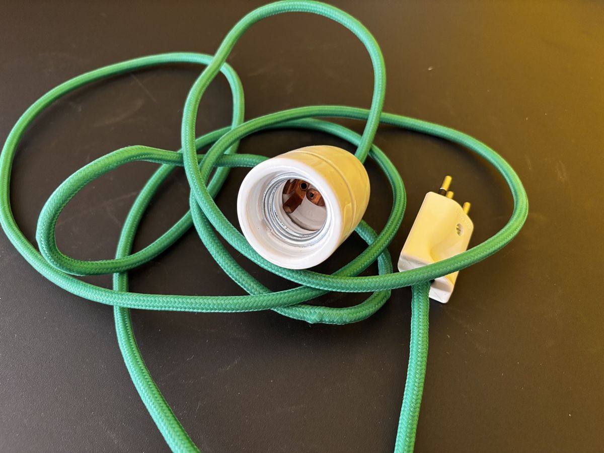 Lampade: Hängelampe keramikfassung mit Textilkabel, Grün – Usato da Thun venduto da Gogan