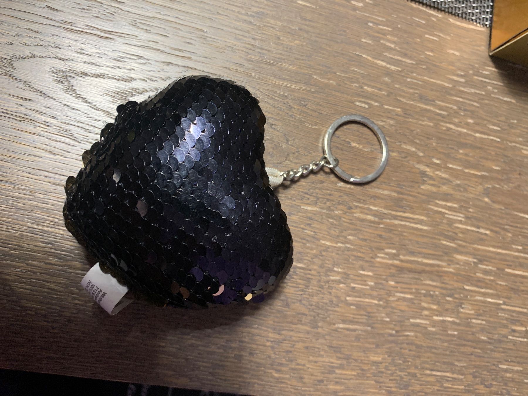 Portachiavi: Portachiavi a cuore con paiette – Nuovo (secondo la descrizione) da Osogna venduto da lil_kfs9