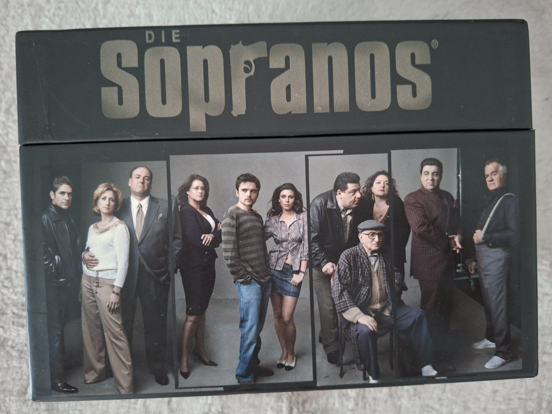 Tutti i DVDs: SOPRANOS   ULTIMATIVE MAFIA - BOX 1 - 6 - BOOKLETT !! – Usato da Aesch BL venduto da Burschi59
