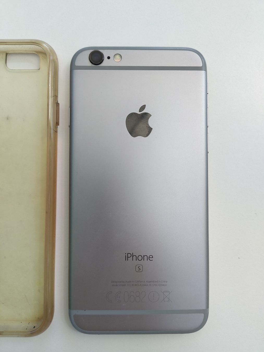Apple Telefoni cellulari / Smartphones: iPhone 6s mit Ladekabel, Stecker und Hülle, Silber, 64GB – Usato da Brunnen venduto da mor_t6t6 1