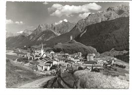 Ardez (GR) Engadin - Dorfpartie mit Kirche  Ruine Steinsberg
