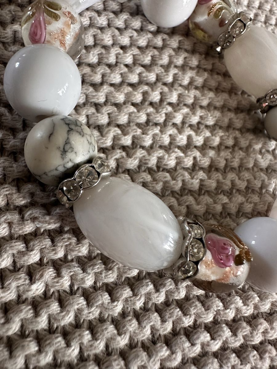 Bracciali & Braccialetti: Chunky White Boho Bracelet Crystal Accents Summer Accessory – Usato da Zürich venduto da car_68nt 4