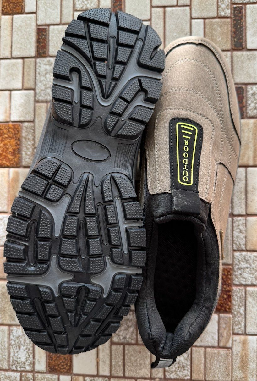 Scarpe da uomo: Indoor Schuhe Nr 42 – Nuovo (secondo la descrizione) da Wisen venduto da Tukta08 1