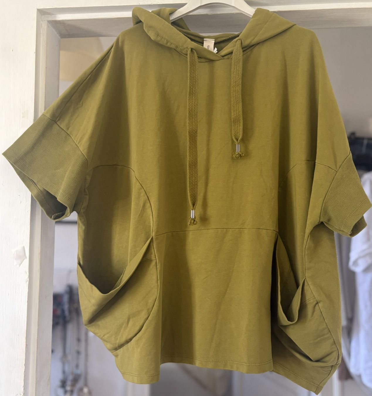 Maglioni & Felpe: SWEAT-HOODIE EN COTON! M – Nuovo e nell'imballaggio originale da Locarno venduto da NicoNion 1
