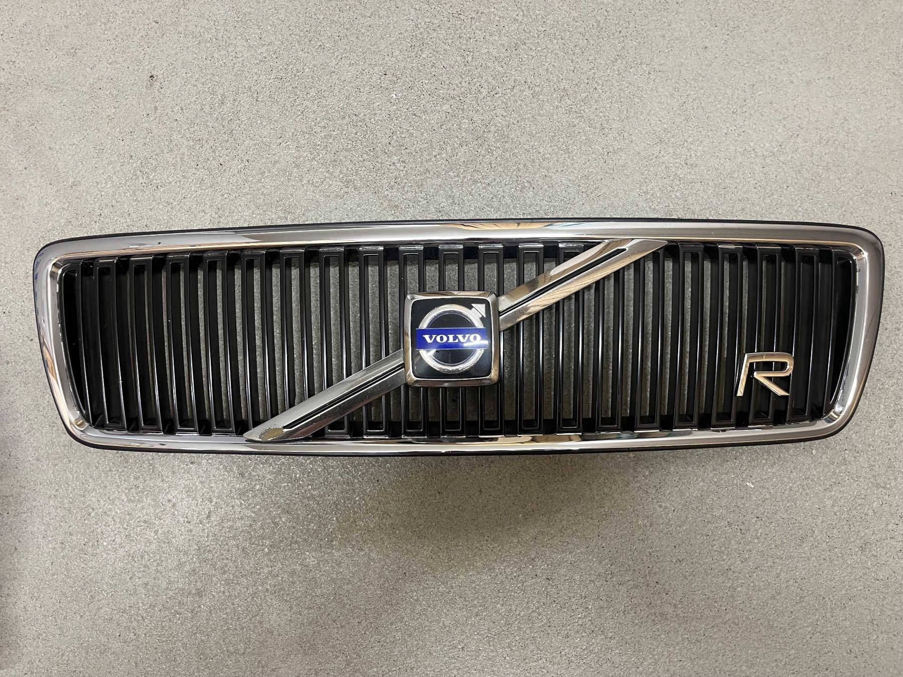 Volvo Alle Autoersatzteile: Kühlergrill S/V/C 70 bis 2000 – Gebraucht aus Hinwil von Walkera 1