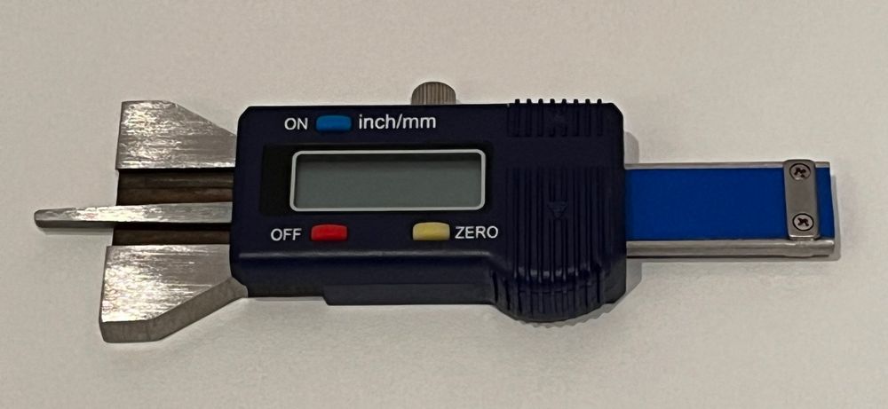 Tiefenmessgerät 15 M – Fiberglasband, 0,6 Cm Breit, Skala In Fuß & Zoll