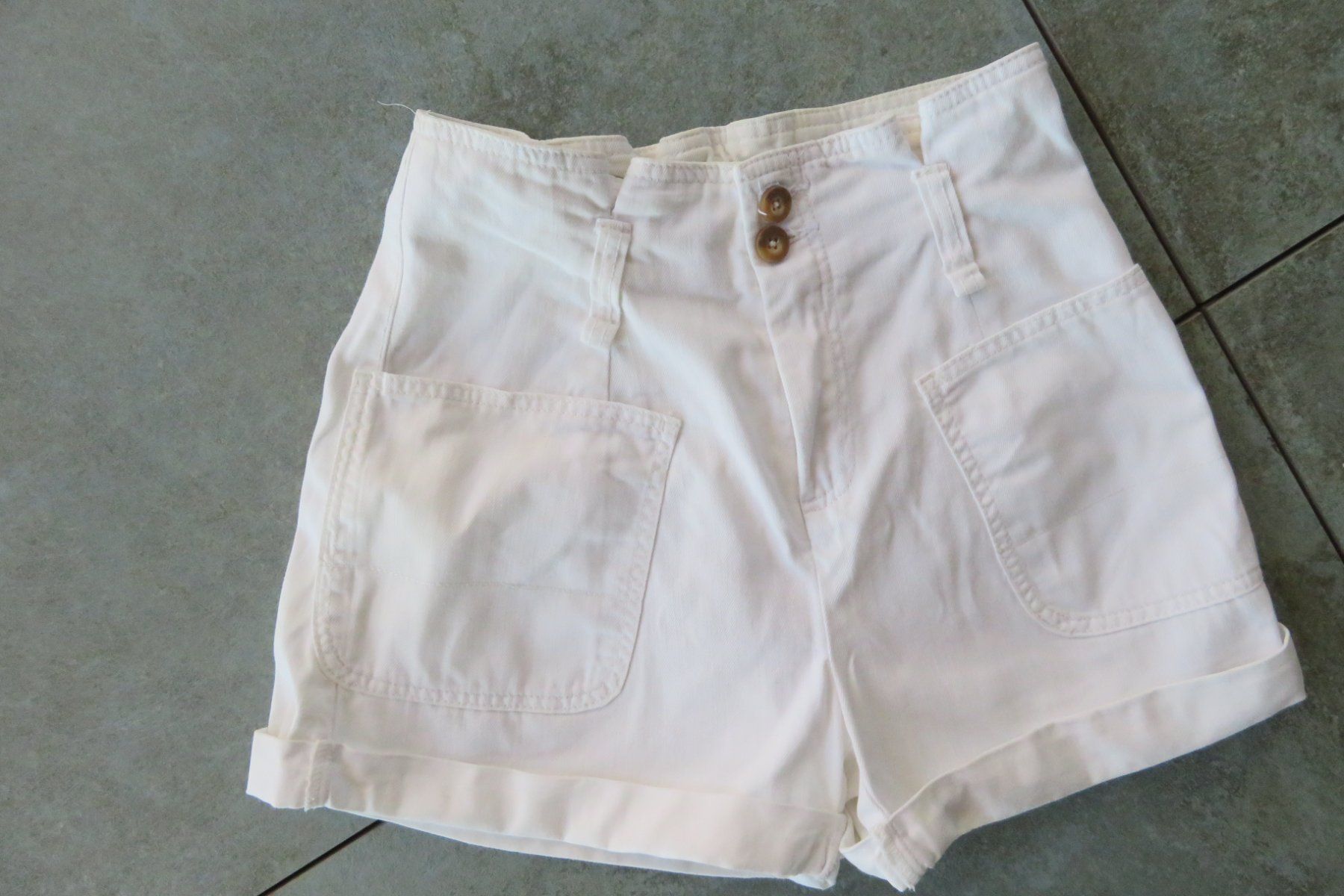 Bershka Pantaloni: Shorts Bershka  Grösse 36 – Nuovo (secondo la descrizione) da Wil ZH venduto da Tamagy