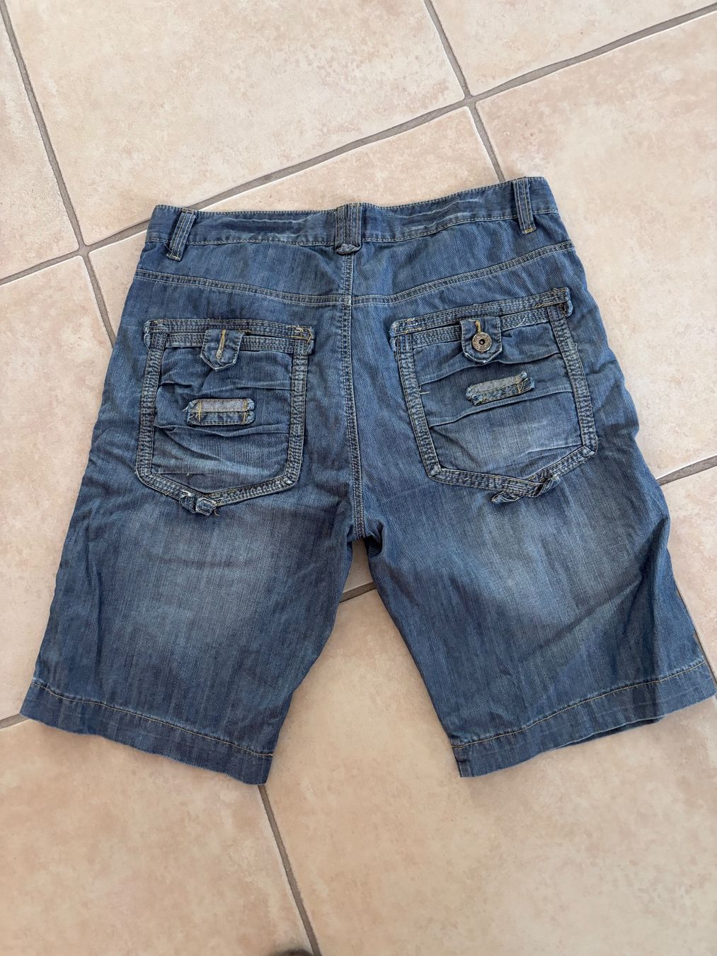 Pantalons: Bequeme Jeans Shorts 46 / L – D'occasion à Balsthal par Uroby 1