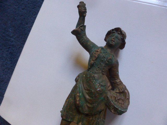 Statuette: Antike Messing-Figur,Marktfrau,Mode,Korb,Aufsatz – Usato da Lausen venduto da liesfisch 2
