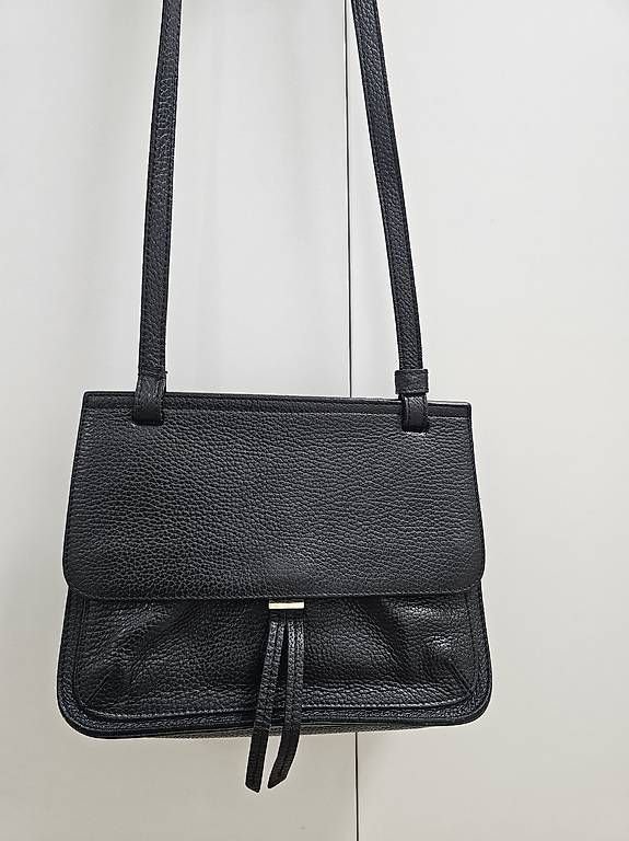 Taschen für Damen: Elegante Damentasche aus Leder – Gebraucht aus Emmenbrücke von Oxi789