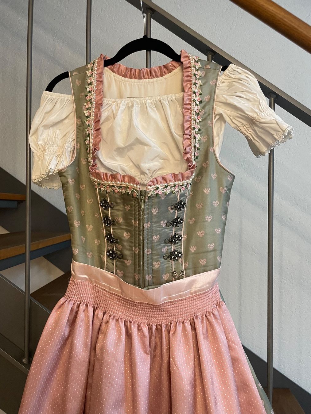 Krüger Kleider: Wunderschönes Krüger Dirndl in Rosa / Hellgrün – Gebraucht aus Zürich von mir_c7h5