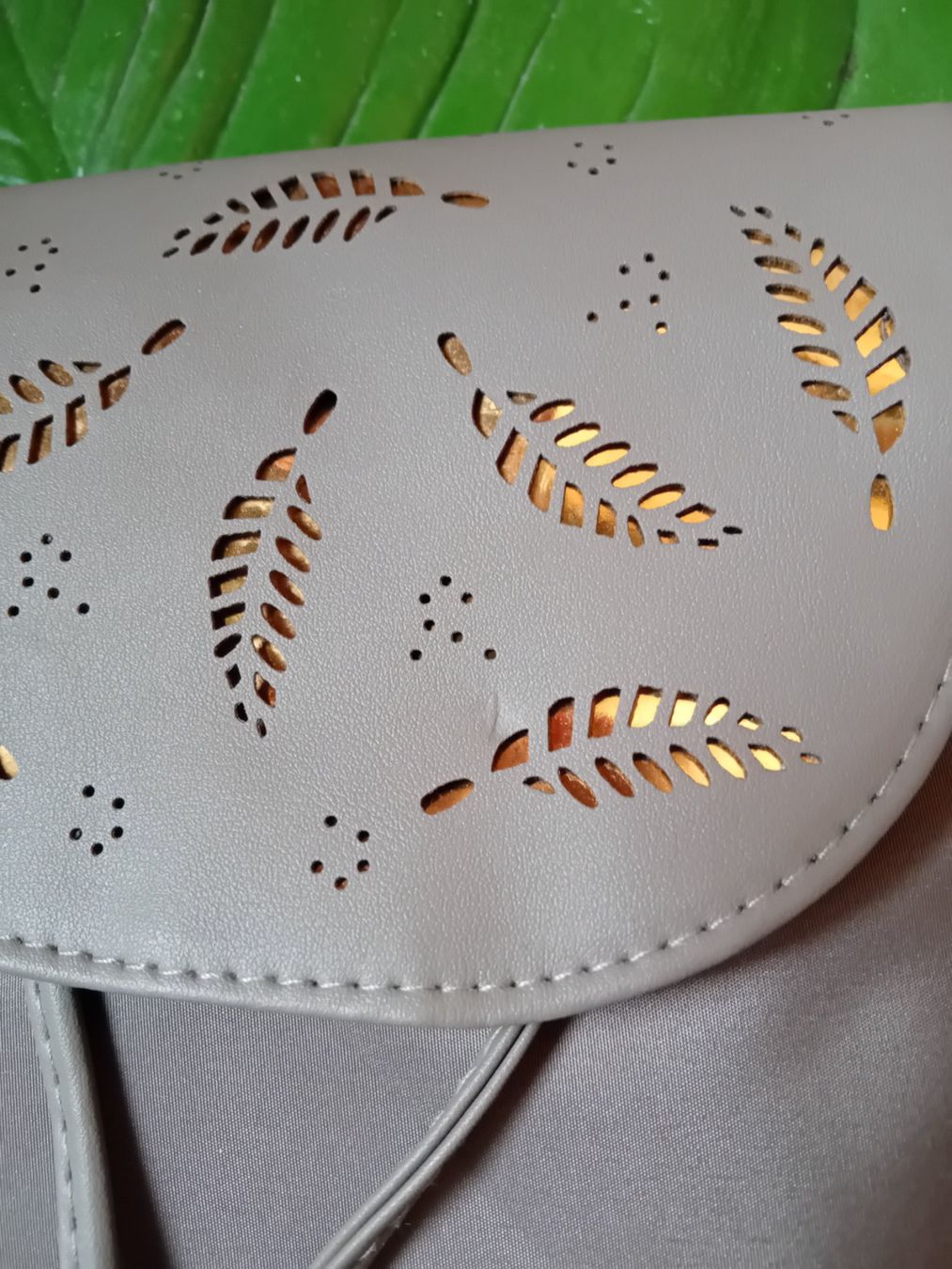 Zaini: Modischer Rucksack mit Blätter-Design - Grau – Nuovo e nell'imballaggio originale da Rüthi (Rheintal) venduto da titlis07 2
