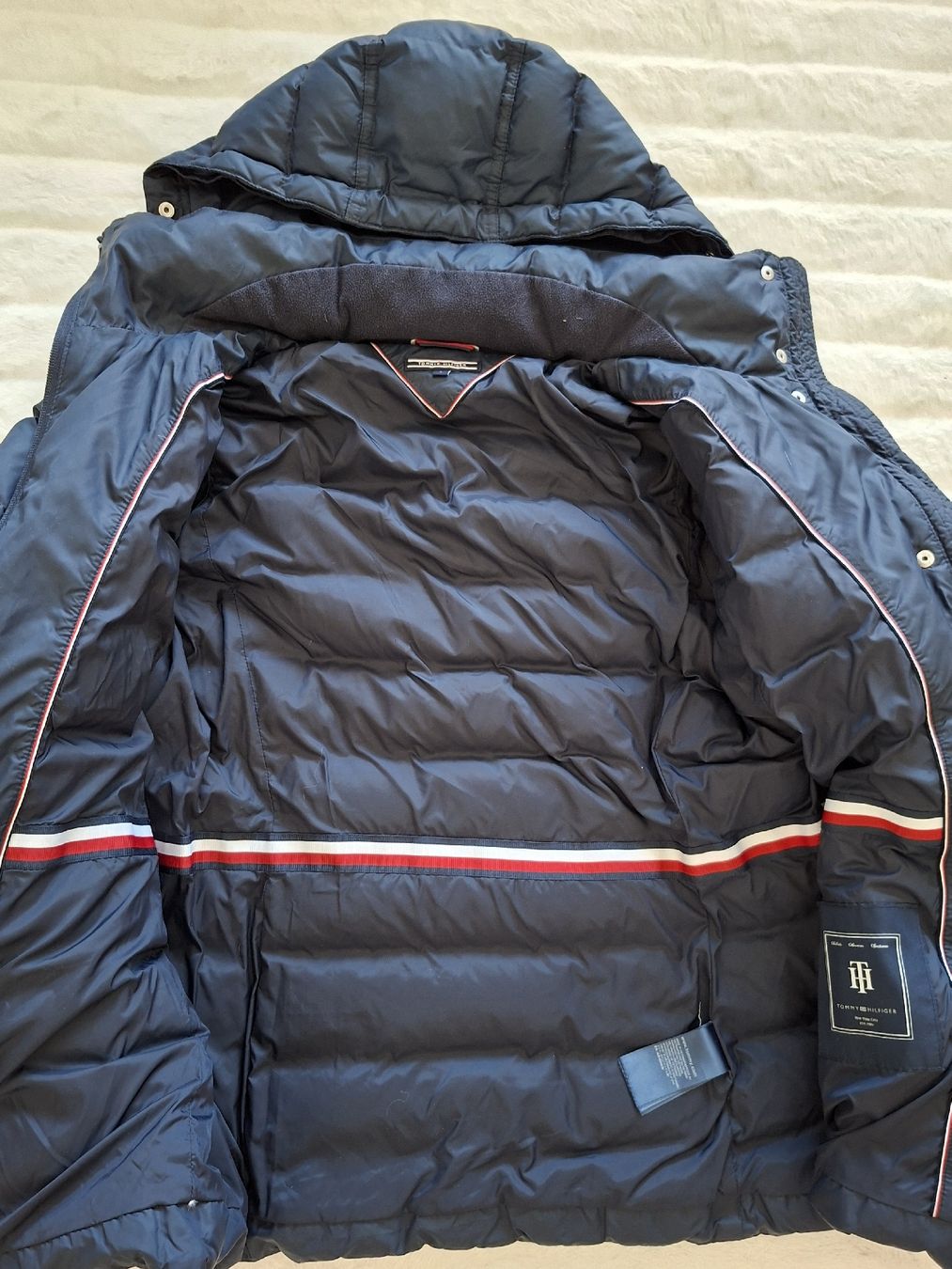 Tommy Hilfiger Jacken: Doudoune Tommy Hilfiger, marine, taille S – Gebraucht aus Renens VD von ser_j2fn 3