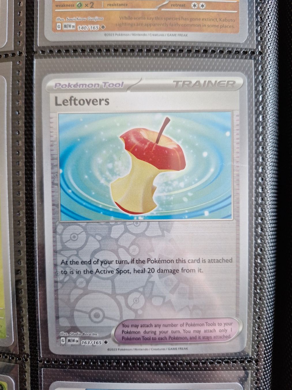 Pokémon Carte collezionabili: Leftovers Reverse Holo - Mew 151 Pokemon TCG – Usato da Altstätten SG venduto da GGsGameshop