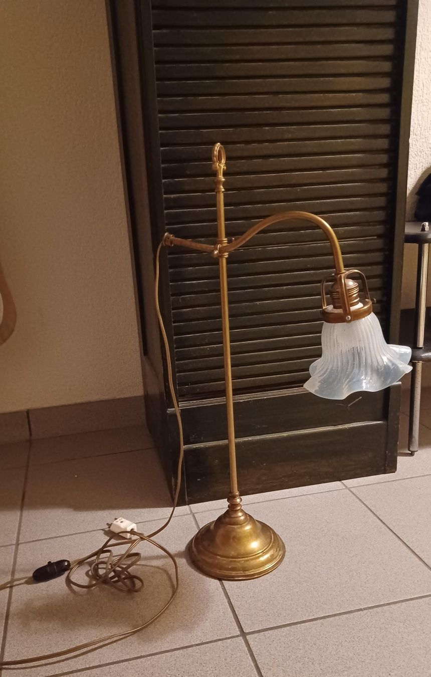 Lampen: Antike Jugendstil-Tischlampe, Messing – Defekt aus Zürich von Lisette_333