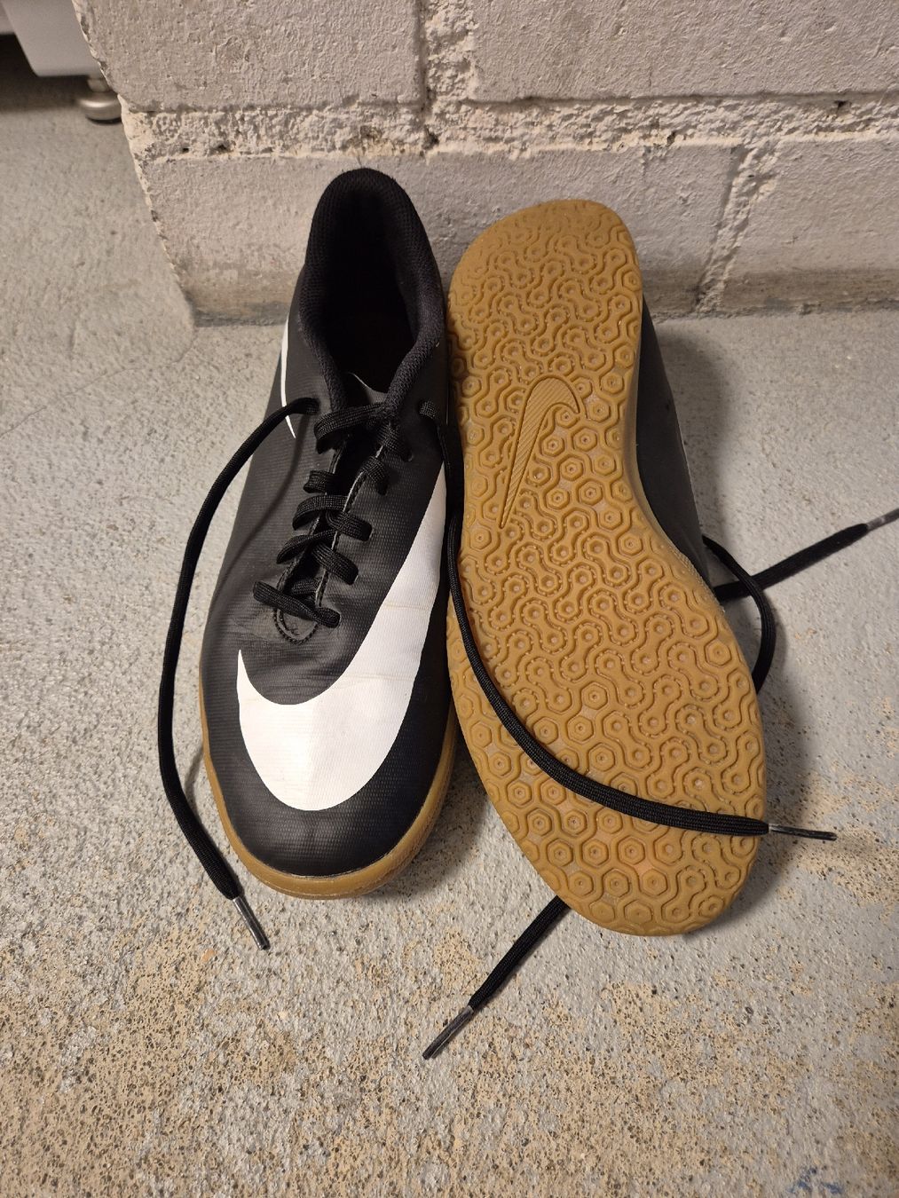 Nike Chaussures hommes: Hallenschuhe – D'occasion à Oberkulm par Heckenrose20