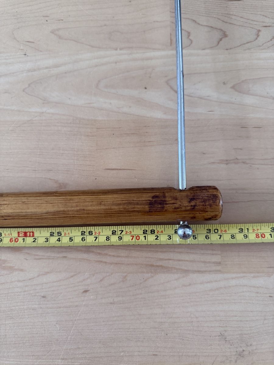 Autres accessoires: Wooden Hanging Rack with Metal Hooks  – D'occasion à Cham par cec_b78y 1
