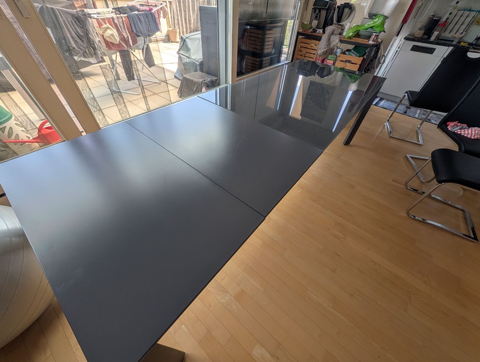 Pfister Tavoli: Eleganter Esstisch mit Glasplatte, Anthrazit/Schwarz – Usato da Worb venduto da kunz1992 5