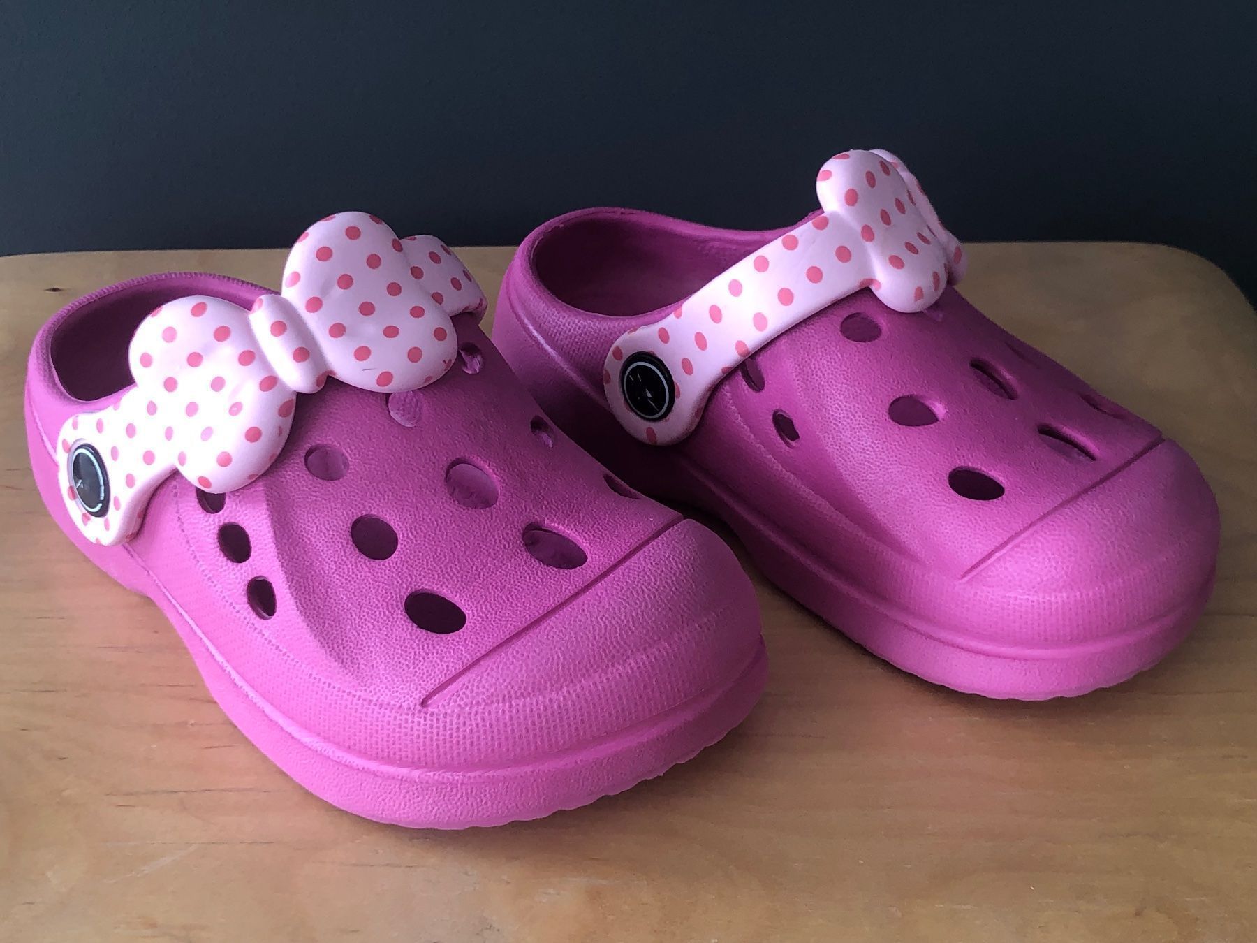 Scarpe per ragazze: Clogs, pink, Gr. 24 – Usato da Kloten venduto da Codewarrior