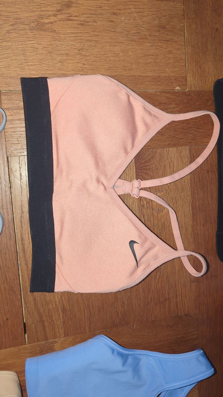 Nike Altra biancheria intima: Sports Bra Bundle Nike & Calvin Klein – Usato da Stans venduto da angelajanequick 3