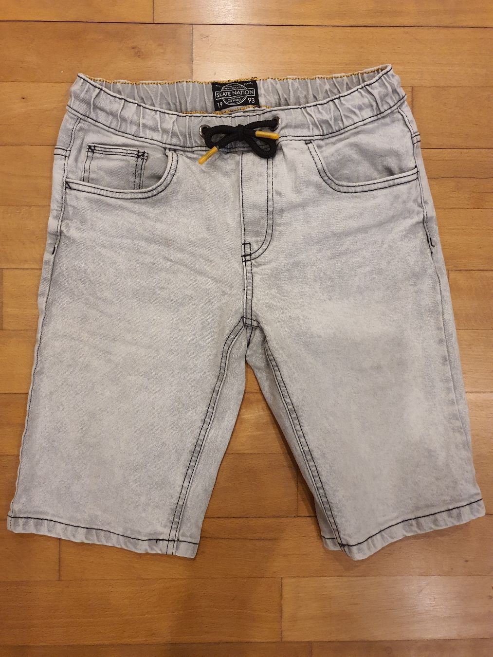 Hosen: Kurze Kinderjeans, Gr.152 – Gebraucht aus Zürich von slvgen