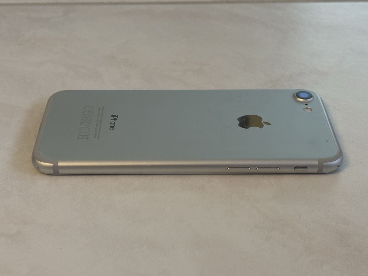 Apple Telefoni cellulari / Smartphones: Apple iPhone 7 128 GB Silber – Difettoso da Zufikon venduto da eskilt 7