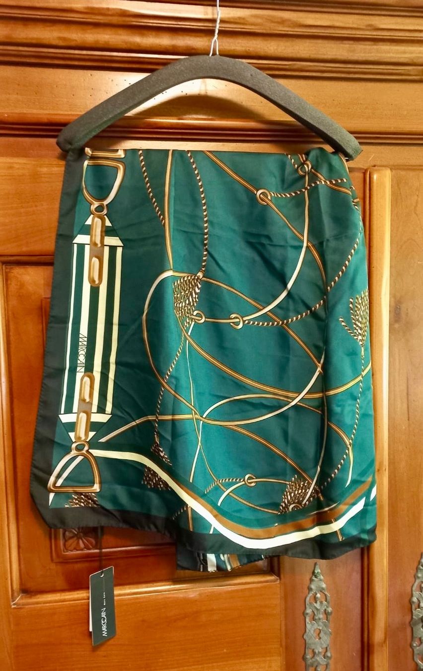 Marc Cain Foulard & Sciarpe: MARC CAIN - Seidenfoulard – Nuovo e nell'imballaggio originale da Spreitenbach venduto da Jessy8