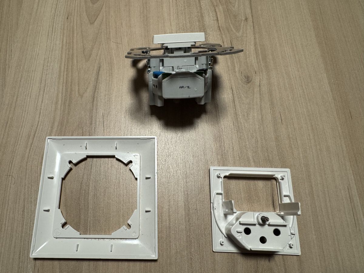 Feller Interruttori: Feller - Petite combinaison 1xT13 + AR/1L – Usato da Alle venduto da retrokaz 1