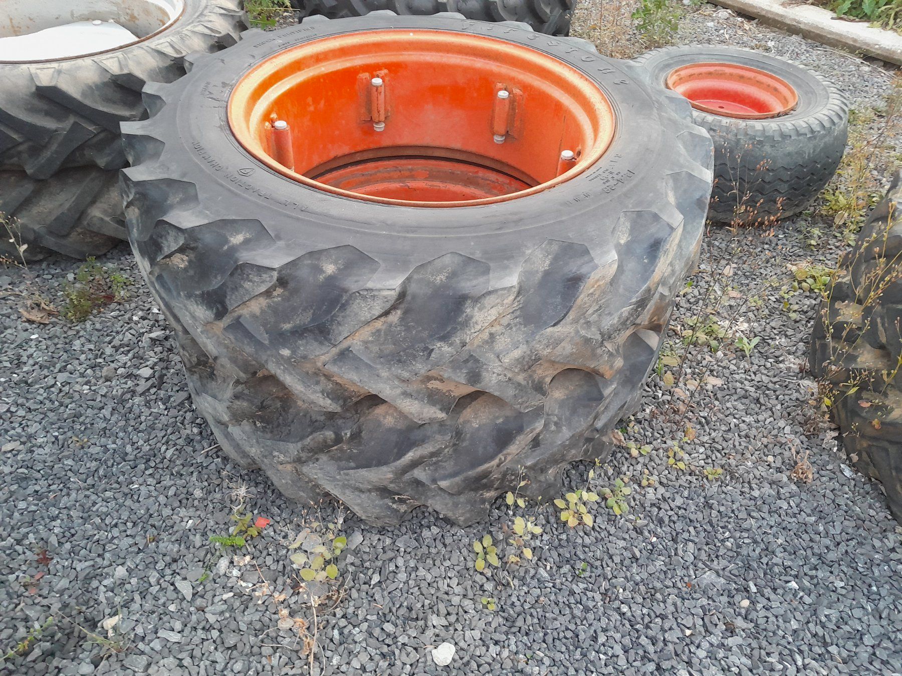 Firestone Pneus & Kompletträder: Rad 12.4-28 – Defekt aus Menzingen von Staub-Landtechnik 1