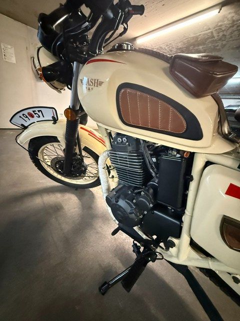 Mash Route: Motorrad MASH Desert Force 400 mit Auspuffbändern – Neuf (Voir description) à Siebnen par goodies01 7