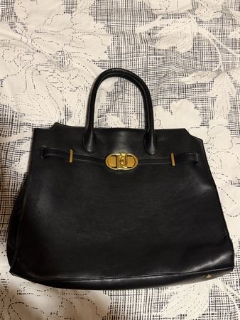 Liu Jo Schwarze Handtasche mit Gold-Details & Tuch Sehr gut