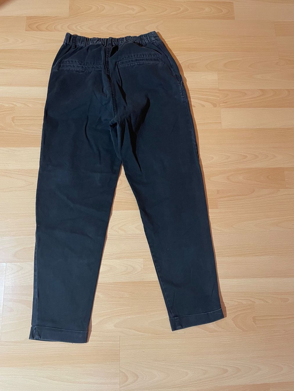 Pantaloni: Pantalon Pull&Bear noir – Usato da Chamoson venduto da daleva0204 1