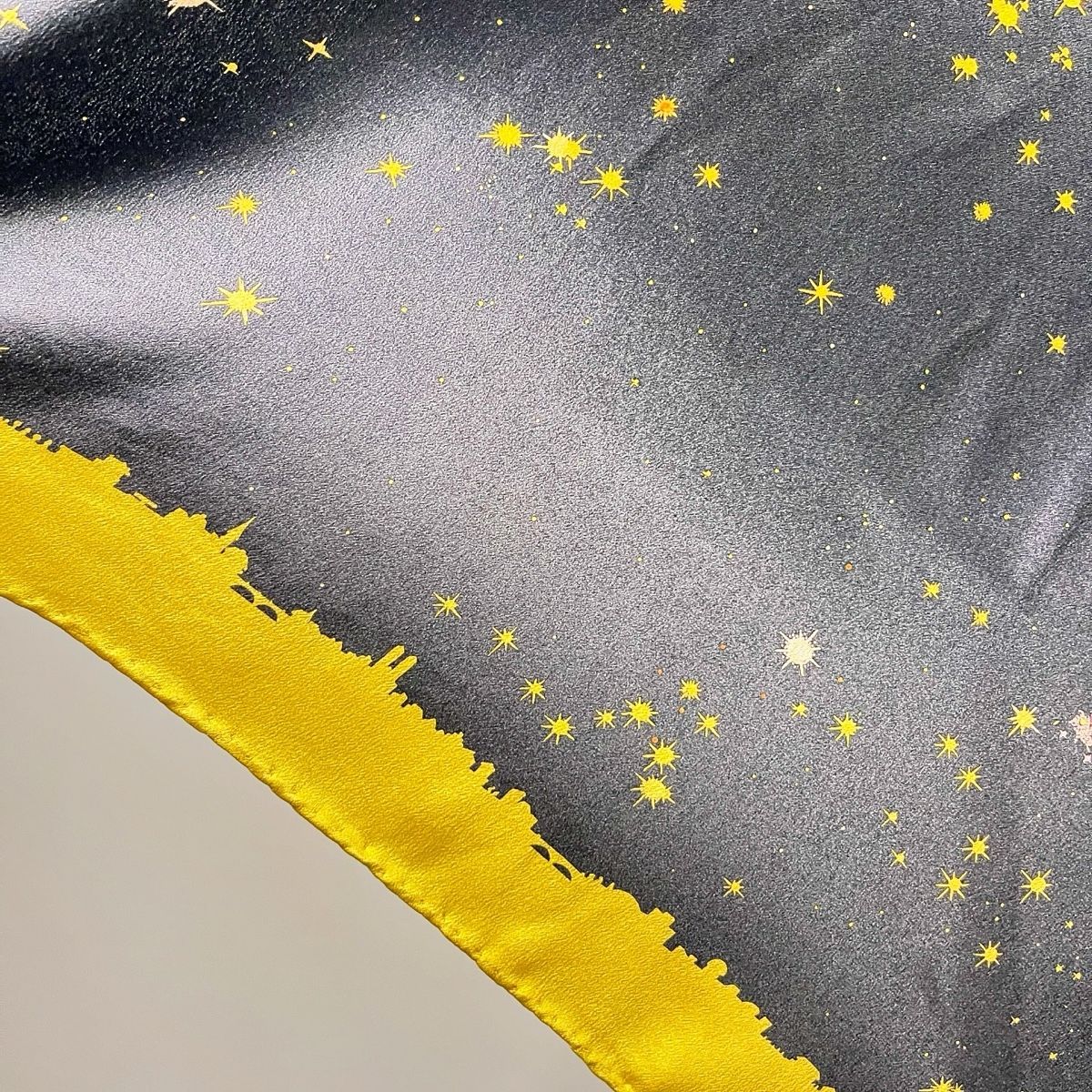 Fabric Frontline Foulard & Sciarpe: FABRIC FRONTLINE Silk Scarf "Zurich by Night" – Nuovo (secondo la descrizione) da Emmen venduto da Avviivva_Com2023 4