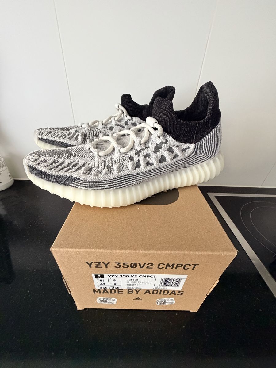 Adidas Herrenschuhe: Adidas Yeezy 350 V2 CMPCT Slate Panda - Size 42 – Gebraucht aus Langenthal von SBKK98 1
